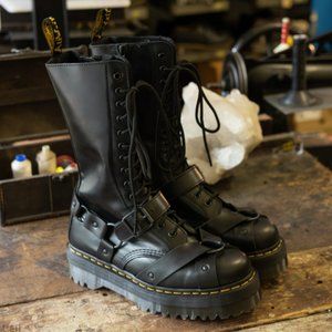 Dr. Martens 1914 QUAD HARNESS LEATHER TALL PLATFORM BOOTS MSRP $270 Great Gift!